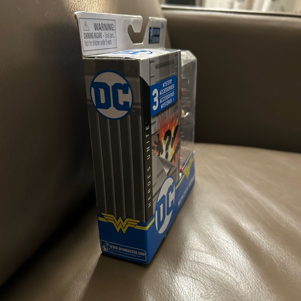 *Rare/Collectable* DC Wonder Woman Figure with Mystery Accessories 4”inches - Picture 4 of 11